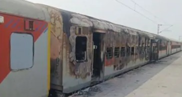 बिहार के मधुबनी स्टेशन पर एक्सप्रेस के कोच में लगी आग, कोई हताहत नहीं, जांच के आदेश