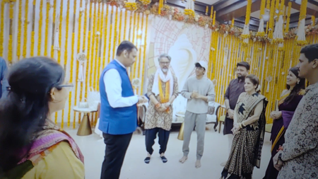 महाराष्ट्र के सीएम फडणवीस ने 'हनुमान अंश' टीम से मुलाकात की, 'शानदार काम' के लिए बधाई दी