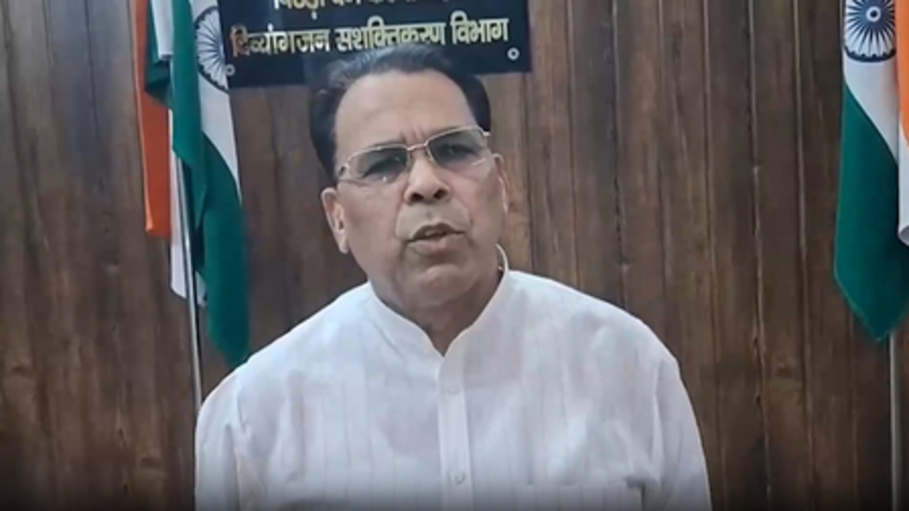 अखिलेश यादव पर मंत्री नरेंद्र कश्यप का पलटवार, बोले- 2027 में सपा का अस्तित्व बचाना होगा मुश्किल