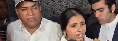 गुरुग्राम की बाइकर सिया ने कानून व्यवस्था पर उठाए सवाल, बोलीं- क्या बाइकर की मौत के बाद ही जागेगा प्रशासन