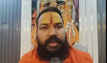 संत देवेशाचार्य ने देवकीनंदन ठाकुर के बयान का किया समर्थन, कहा – शाहरुख खान का एजेंडा हिंदू विरोधी