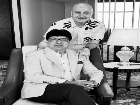 दोस्ती के रिश्ते को अनमोल मानते हैं अनुपम खेर, शेयर की अपने नए दोस्त के साथ सेल्फी