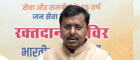पीएम मोदी के जन्मदिन पर नितिन नवीन ने किया रक्तदान, बोले- 'राष्ट्र प्रथम की भावना के साथ आगे बढ़ रहा भारत'