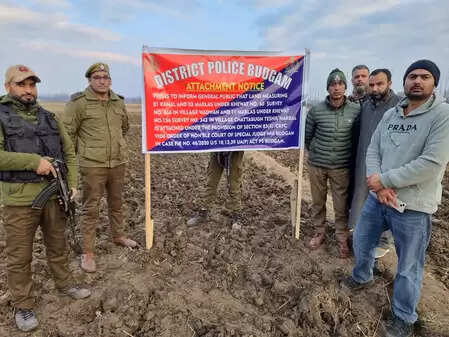बडगाम पुलिस ने अटैच की कश्मीरी अलगाववादी गुलाम नबी शाह की संपत्ति, कोर्ट ने घोषित किया है भगोड़ा