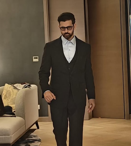 कभी दो शब्द बोलने में भी कतराते थे ऋतिक रोशन, आज बॉलीवुड के हैं 'ग्रीक गॉड'