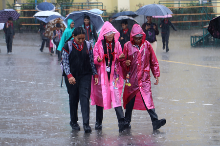 हिमाचल प्रदेश: कुल्लू के निरमंड में भारी बारिश का कहर, राजकीय प्राथमिक विद्यालय का एक भवन जमींदोज