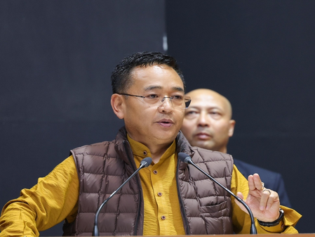 सेव फ्यूल अभियान: मनन केंद्र पैदल पहुंचे सिक्किम के सीएम, सरकारी खर्च घटाने का दिया संदेश
