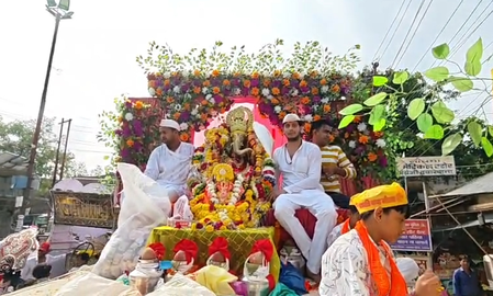 फर्रुखाबाद में गणेश महोत्सव की धूम, शोभायात्रा के बाद प्रतिमाओं का विसर्जन