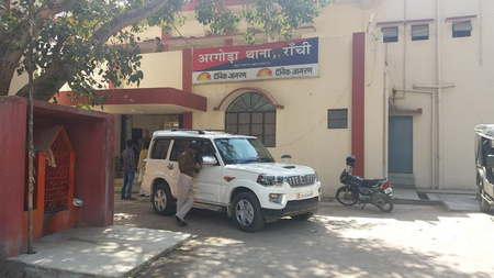 रांची में बाइक सवार अपराधियों ने यात्री बस पर की फायरिंग, एक अपराधी गिरफ्तार
