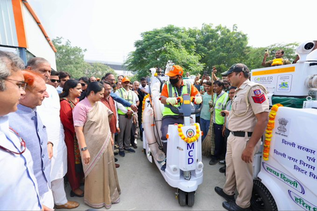दिल्ली की मुख्यमंत्री ने साफ-सफाई बेहतर करने के लिए 500 से अधिक एमसीडी वाहन किए लॉन्च