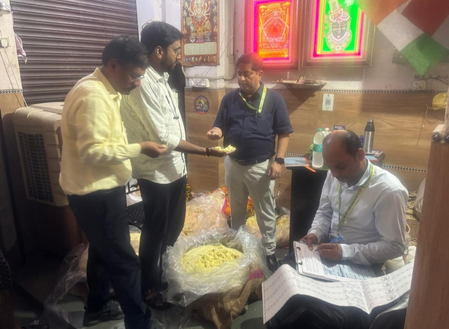 त्योहारों से पहले खोये में मिलावट पर बड़ा प्रहार, कानपुर देहात में एफआईआर