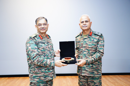आर्मी वॉर कॉलेज के अधिकारियों ने पश्चिमी कमान मुख्यालय का दौरा किया, आधुनिक युद्ध चुनौति के लिए तैयार रहने का संदेश