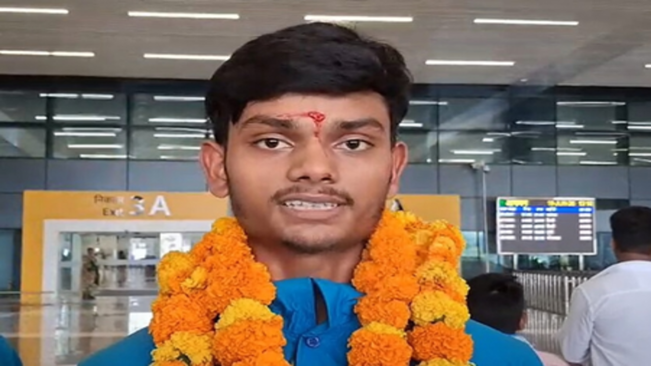 'खेल के क्षेत्र में भी रोजगार के भरपूर अवसर', विश्व योगासन चैंपियनशिप में स्वर्ण पदक जीतने के बाद बोले सारांश कुमार
