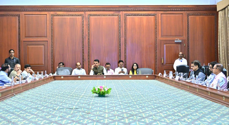 महाराष्ट्र: सीएम फडणवीस ने मुंबई में अफोर्डेबल रेंटल हाउसिंग के लिए सुदृढ़ व्यवस्था का निर्देश दिया