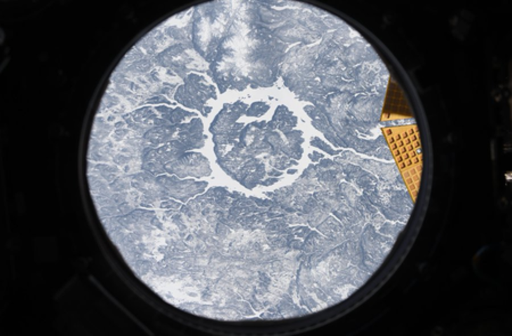 आर्टेमिस-II के कैमरे में कैद 20 करोड़ साल पुरानी टक्कर का निशान, एस्ट्रोनॉट ने दिखाई पृथ्वी के 'मैनिकौगन क्रेटर' की झलक