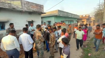 गिरिडीह में विवाहिता की संदिग्ध मौत के बाद बवाल, आक्रोशित मायके वालों ने ससुराल में लगाई आग