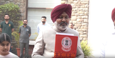 पंजाब सरकार आज पेश करेगी बजट, वित्त मंत्री हरपाल सिंह चीमा ने दस्तावेजों पर किए हस्ताक्षर