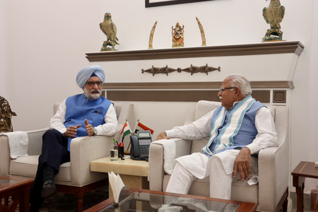 दिल्ली के उपराज्यपाल संधू ने केंद्रीय मंत्री मनोहर लाल से बुनियादी ढांचे और आवागमन पर चर्चा की