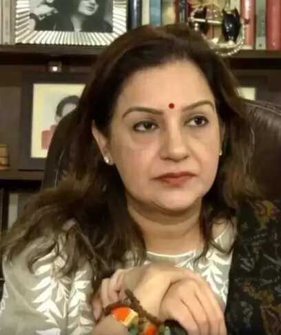 हिजाब मामले में बिहार के सीएम नीतीश कुमार माफी मांगें: प्रियंका चतुर्वेदी