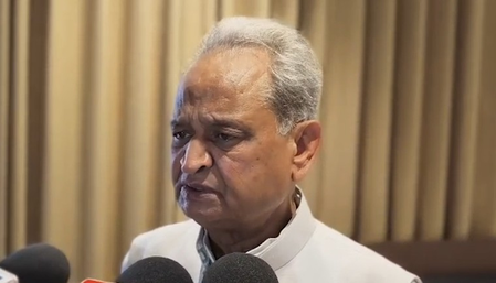 देश में स्थिति गंभीर, लोकतंत्र को बचाने की जरूरत : अशोक गहलोत