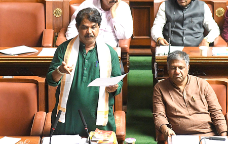 ‘वोट बैंक बचाने के लिए फिर उठाया हिजाब मुद्दा,' आर. अशोक का कांग्रेस पर हमला