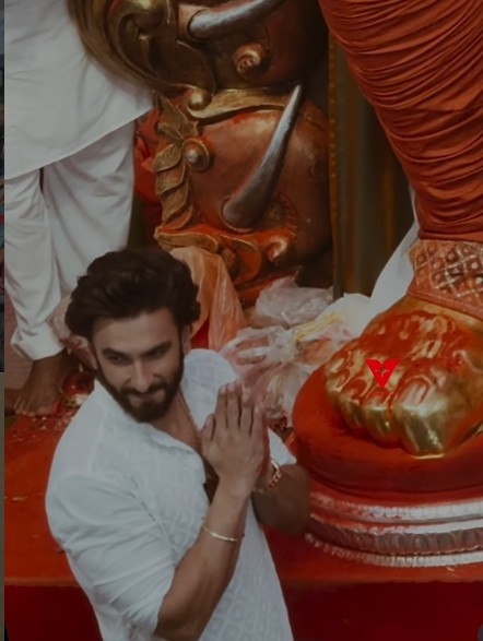 लालबागचा राजा के दरबार में सितारों का मेला, रणवीर सिंह ने बप्पा का लिया आशीर्वाद