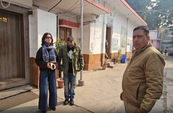 विवादित पोस्ट मामले में नेहा सिंह राठौर लखनऊ के हजरतगंज थाने पहुंचीं, बोलीं-जांच में सहयोग दूंगी