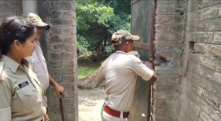 बिहार में अब अपराधियों के घरों पर चलेगा बुलडोजर, मोतिहारी पुलिस ने शुरू की तैयारी