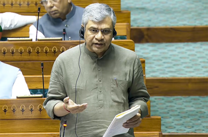 रेलवे में सुरक्षा बढ़ाने के लिए एआई सिस्टम और नई तकनीकें लागू की जा रहीं: अश्विनी वैष्णव