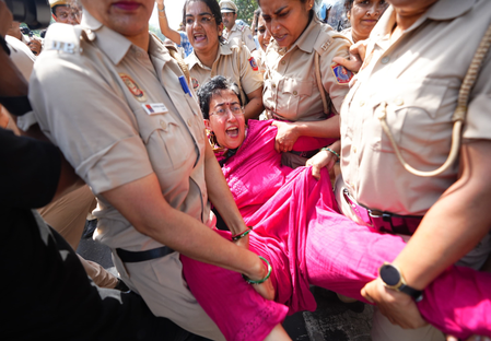 ‘पुलिस से डरने वाले नहीं’, सीईसी के खिलाफ प्रदर्शन के दौरान दिल्ली में हिरासत में लिए गए आप नेता