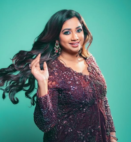 दुनिया भर के मंचों की यादों को संजोने के लिए 'ऑल हार्ट्स टूर' का लाइव एल्बम : श्रेया घोषाल