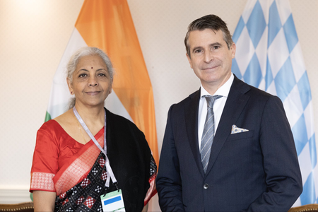 जर्मनी दौरे पर निर्मला सीतारमण ने बीएमडब्ल्यू के अध्यक्ष और बवेरिया के मंत्री से की मुलाकात