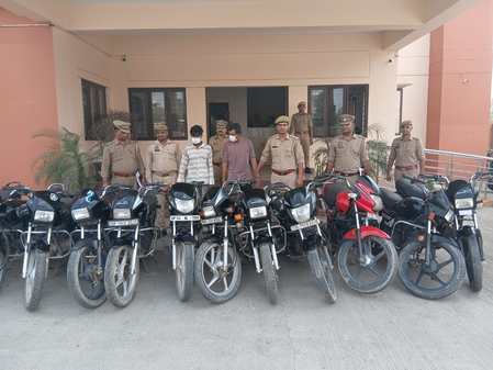 अंतर्राज्यीय वाहन चोर गिरोह के दो सदस्य गिरफ्तार, चोरी की 12 मोटरसाइकिलें बरामद