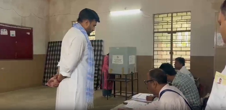 एमएलसी चुनाव में भाजपा-सपा के बीच प्रतिष्ठा की जंग, रामगोपाल ने किया मतदान, नीरज सिंह बोले- सभी 11 सीटें जीतेंगे