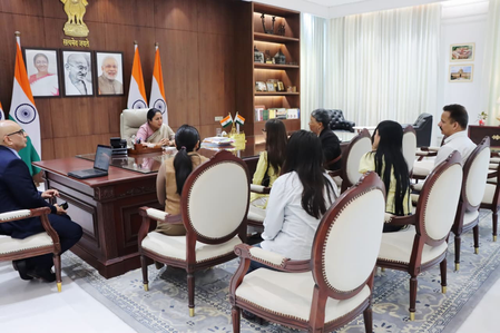 दिल्ली नस्लीय उत्पीड़न मामला: सीएम रेखा गुप्ता ने पीड़ितों से की मुलाकात, सख्त कार्रवाई का आश्वासन दिया