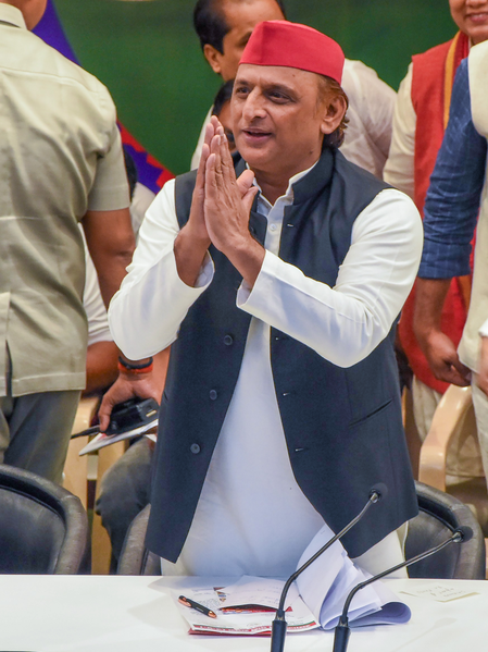 वाराणसी में मतगणना पर सियासी संग्राम, अखिलेश बोले- यूपी एमएलसी चुनाव में भाजपा ऑल आउट