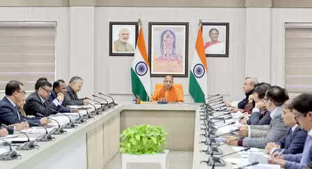 सभी विभाग समय से आवंटन बजट का करें इस्तेमाल, न हो कोई लापरवाही : सीएम योगी