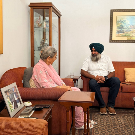पंजाब कांग्रेस के नवनियुक्त अध्यक्ष परगट सिंह ने की पूर्व पीएम मनमोहन सिंह की पत्नी से मुलाकात, लिया आशीर्वाद