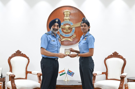 स्क्वाड्रन लीडर भावना कंठ बनीं पहली महिला फाइटर कॉम्बैट लीडर, वायुसेना प्रमुख से मिली प्रशंसा