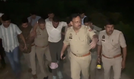 मथुरा पुलिस ने वांछित आरोपी को मुठभेड़ के बाद किया गिरफ्तार, पैर में लगी गोली