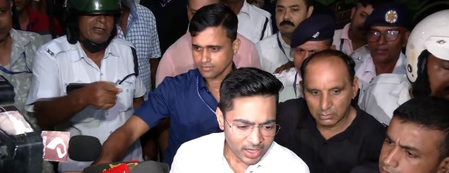 टीएमसी बिलबोर्ड विवाद: छह घंटे से ज्यादा की पूछताछ के बाद अभिषेक बनर्जी पुलिस स्टेशन से बाहर निकले