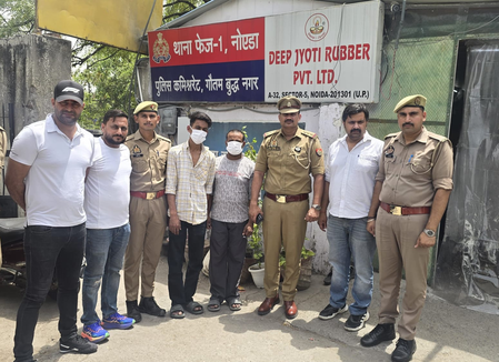 नोएडा में पुलिस ने गैंगस्टर एक्ट में वांछित दो इनामी बदमाशों को किया गिरफ्तार