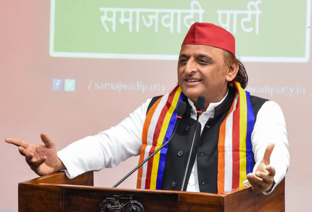 गैस संकट पर अखिलेश यादव का तंज 'एक कचौड़ी, एक समोसा, अब गैस पर न रहा भरोसा’