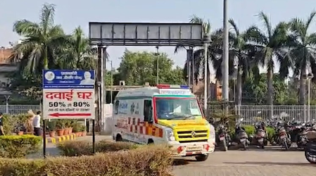 दिल्ली के सीमापुरी में इमारत गिरी, कई लोगों के मलबे में फंसे होने की आशंका