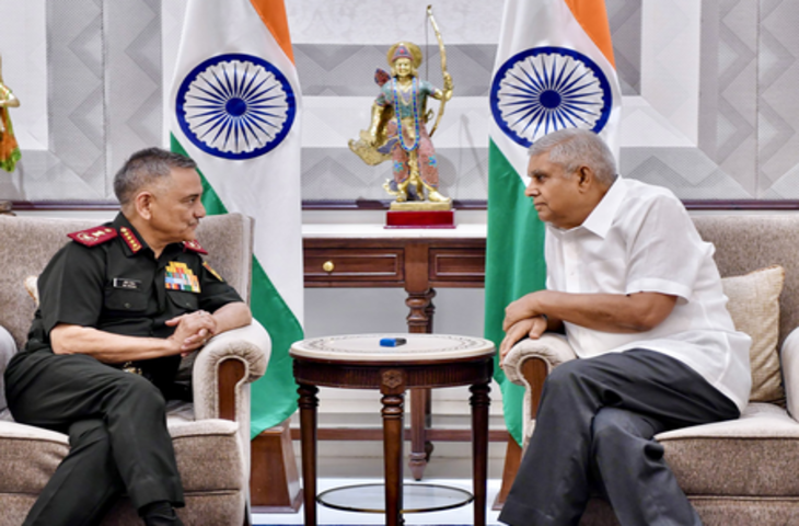 सीडीएस जनरल अनिल चौहान ने उपराष्ट्रपति से की मुलाकात