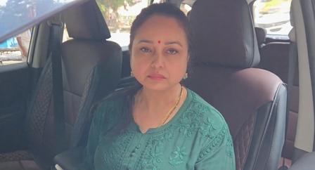पटना पहुंचकर भावुक हुईं रोहिणी आचार्य, बोलीं- पापा-मम्मी के पास आई हूं