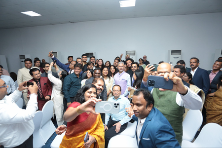 कोटे डी आइवर में भारतीय समुदाय के लोगों से म‍िले जयश्‍ंकर, गिनाईं मोदी सरकार की उपलब्धियां