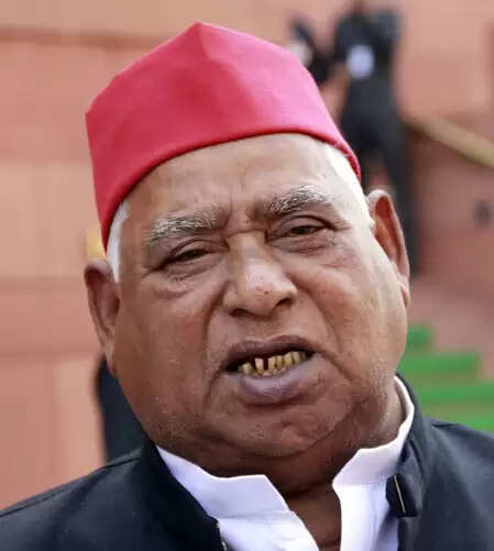 फसल की सरकारी खरीद नहीं हो रही, सरकार असल मुद्दों से भटका रही ध्यान: सपा सांसद अवधेश प्रसाद