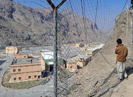 पाकिस्तानी रॉकेट हमलों से अफगानिस्तान के कुनार में 9,000 से अधिक परिवार विस्थापित