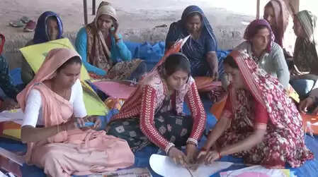 गुजरात सरकार की योजनाओं का लाभ लेकर आत्मनिर्भर बन रहीं ग्रामीण महिलाएं